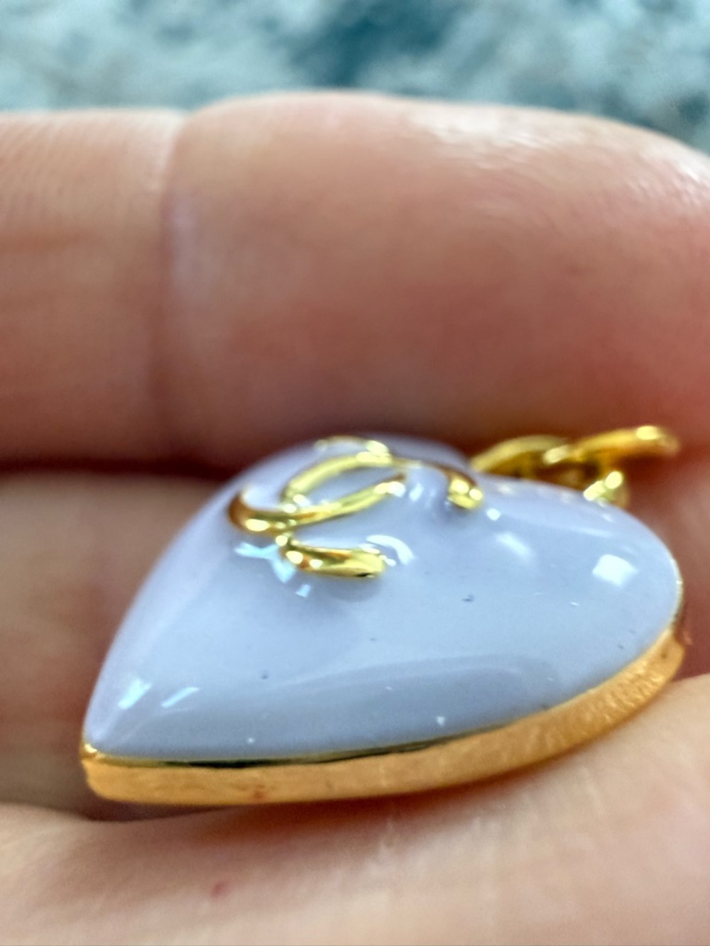 CHANEL Lavender Enamel Heart Pendant with Gold CC Logo - Picture 3 of 4